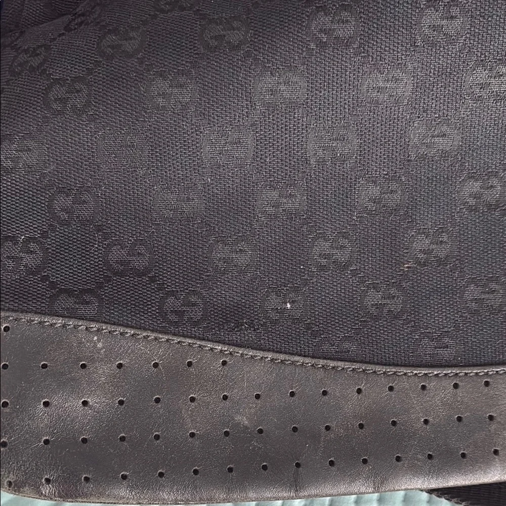 Gucci Black Crossbody Bag with Adjustable Strap - Picture 11 of 12